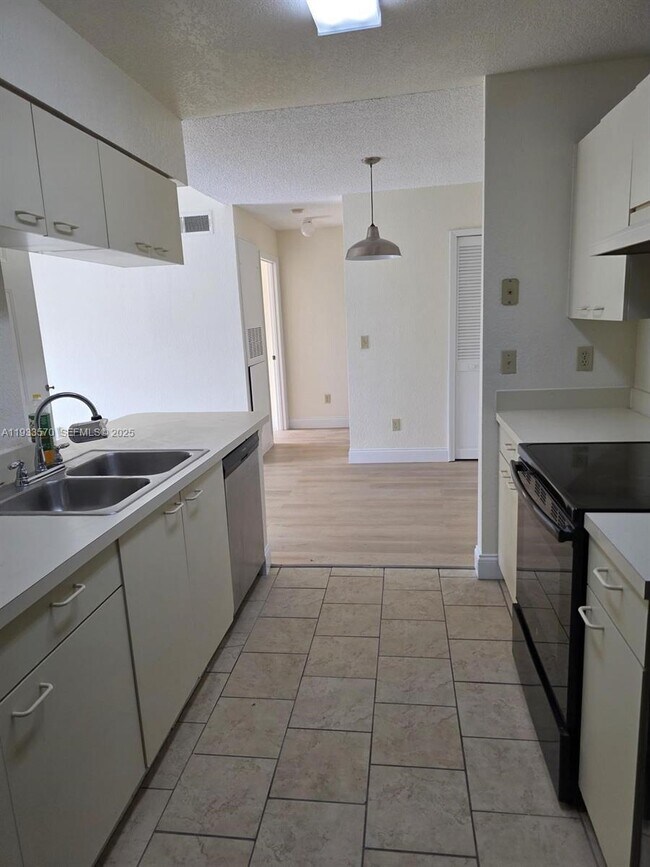 Foto del edificio - 2550 N Alafaya Trail