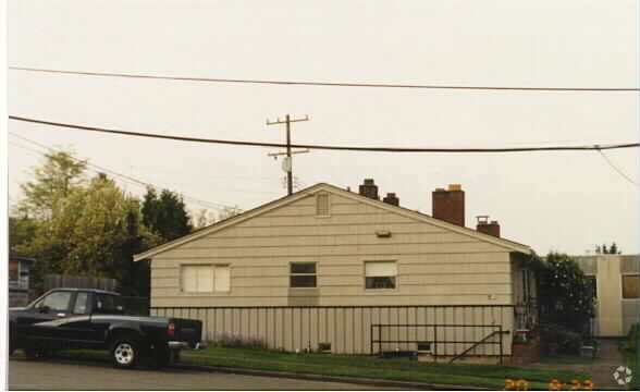 Primary Photo - 4215 SW Brandon St