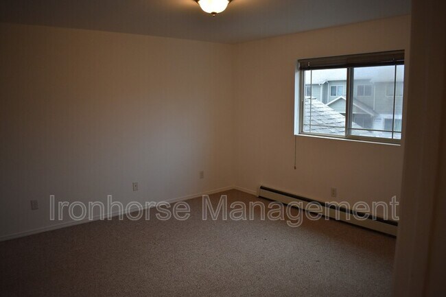 Building Photo - 515 Michael Grove Ave