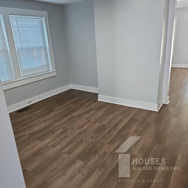 Foto del edificio - 354 E Floyd Baker Blvd