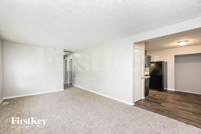 Foto del edificio - 5730 Laurel Hall Dr