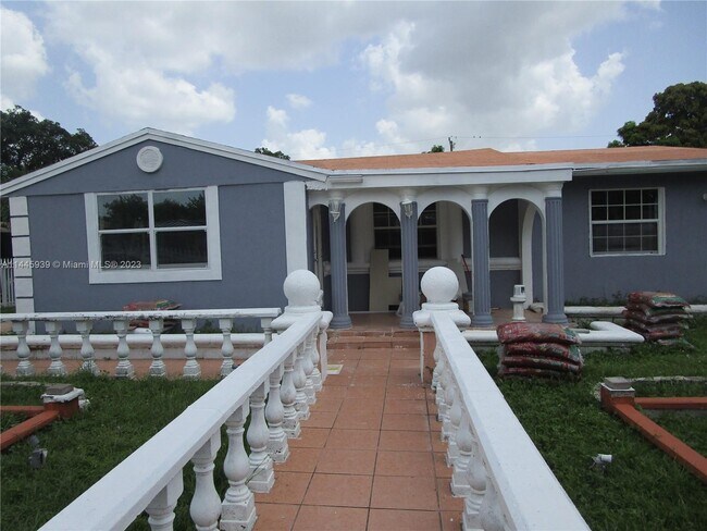 Foto del edificio - 2437 Dewey St