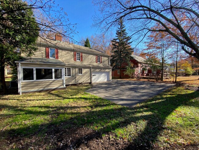 Building Photo - 15548 Brewster Rd