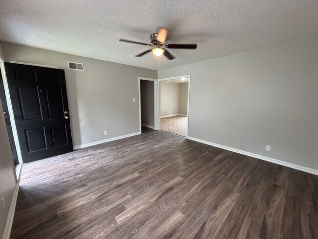 Foto del edificio - Welcome to this charming 3-bedroom, 1.5-ba...