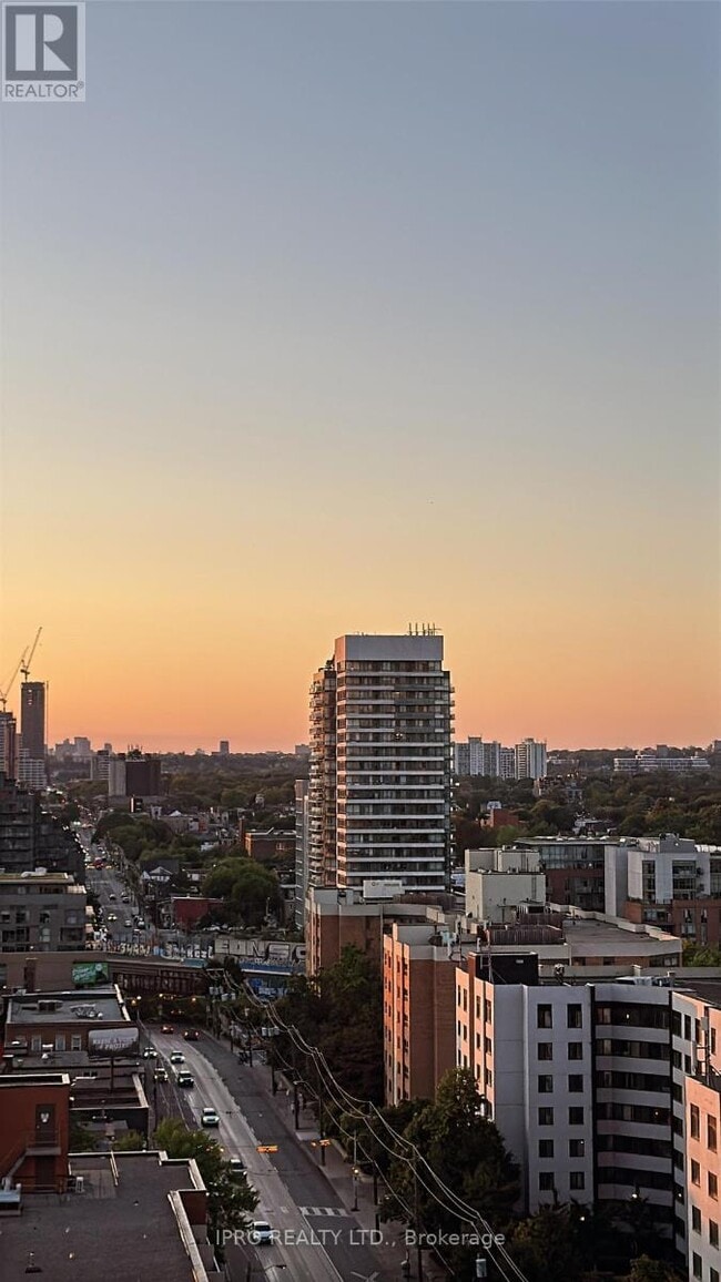 Building Photo - 270-1270 Dufferin St