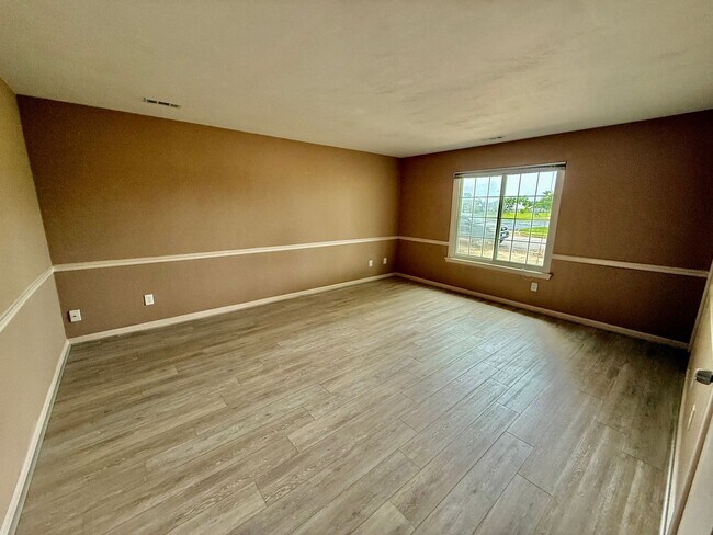 Foto del edificio - Beautiful water views with 3 bedrooms and ...