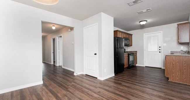 Building Photo - 523 Kacie Dr