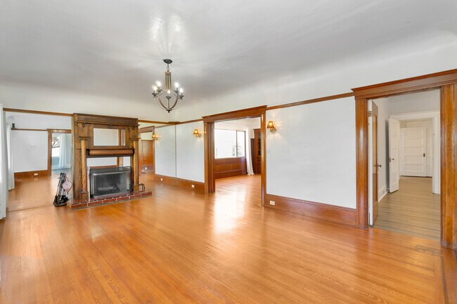 Building Photo - 2063 Rosedale Ave