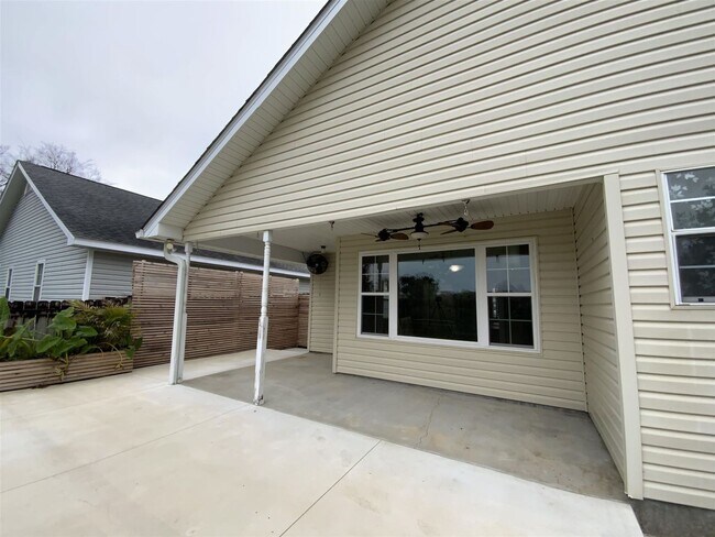 Foto del edificio - Lakeside Subdivision