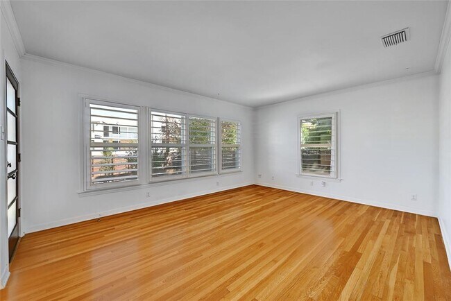 Building Photo - 1203 W 40th St