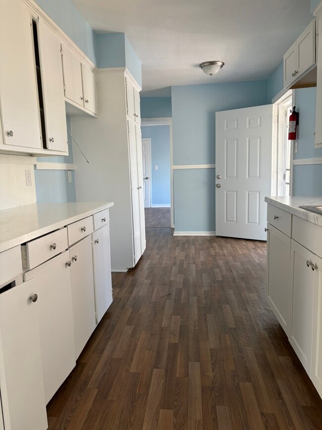 Building Photo - 3155 Shirley Dr