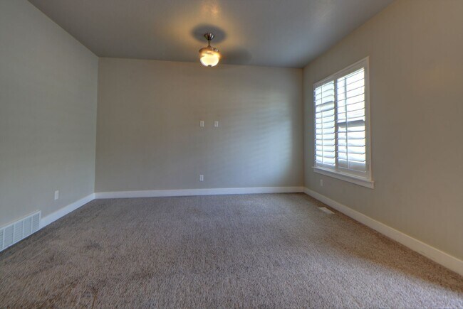 Foto del edificio - FIRST MONTH DISCOUNT - Pet friendly Herriman Townhome