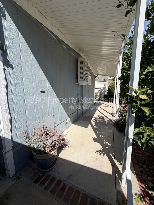 Building Photo - 21100 State St