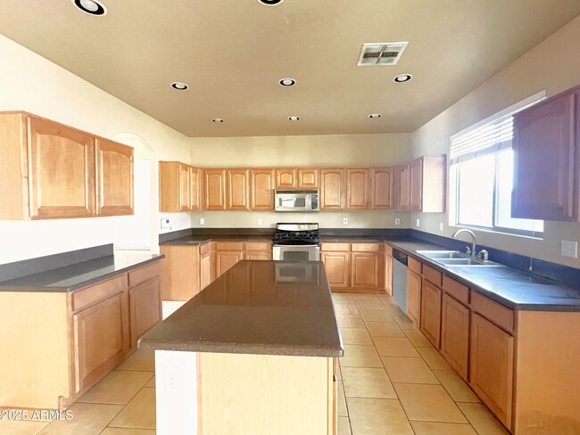 Building Photo - 2684 W Goldmine Mountain Dr