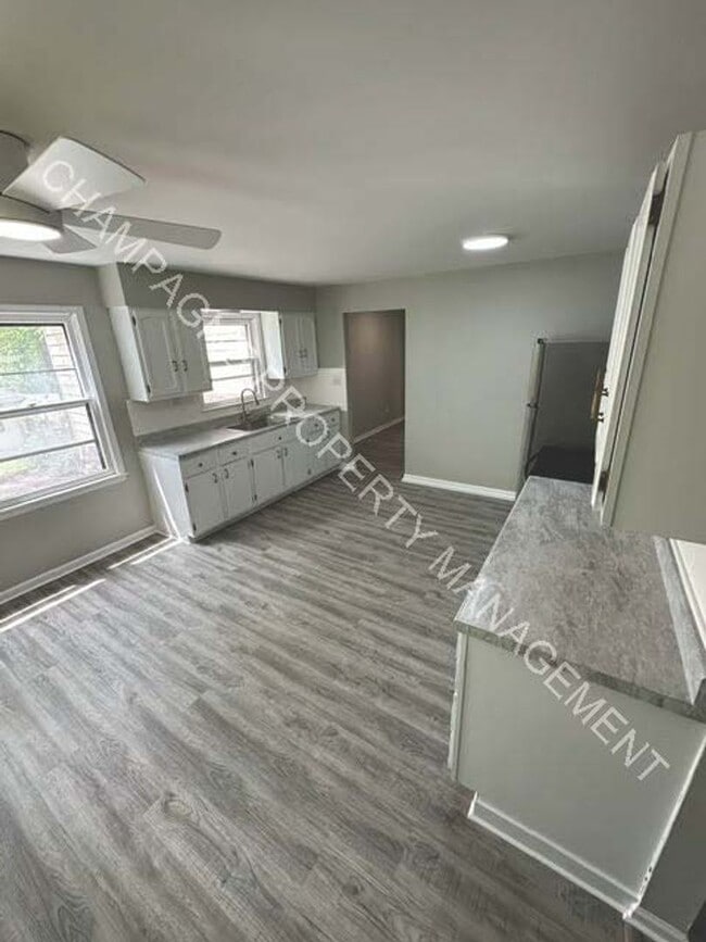 Building Photo - 8622 E 59th St