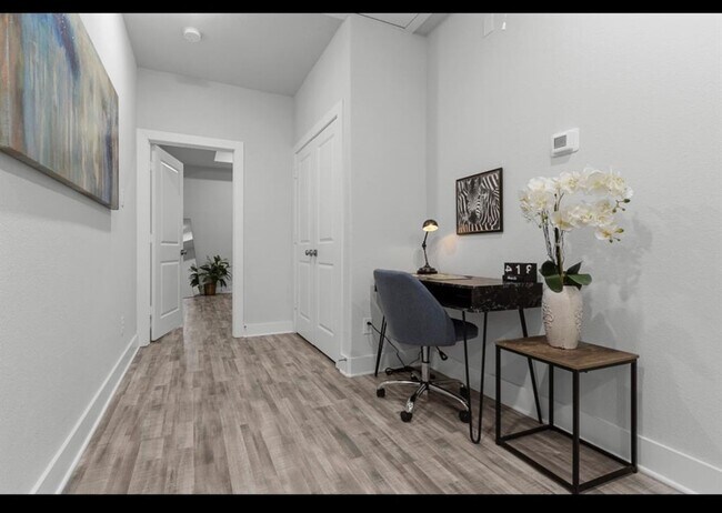 Foto del edificio - 4681 Bellfort Ave