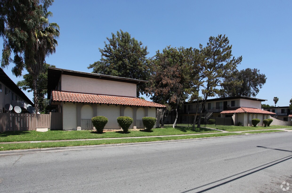 Redwood Gardens Apartments Apartments El Cajon, CA