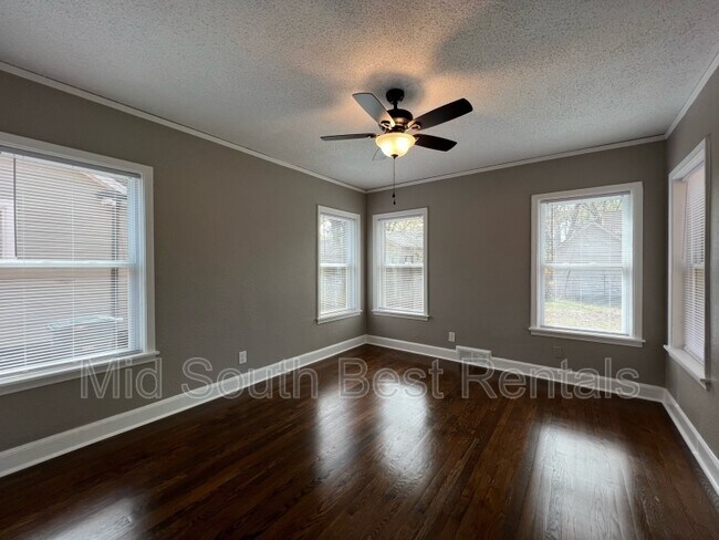Building Photo - 1075 Maury St
