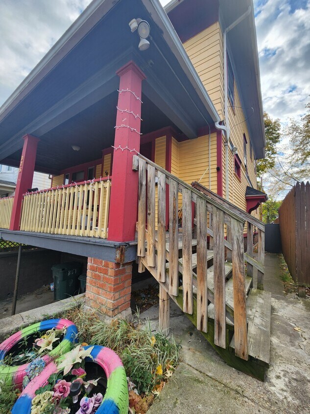 Primary Photo - 325 Hazelwood Terrace