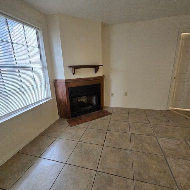 Building Photo - 8556 Leake Ave