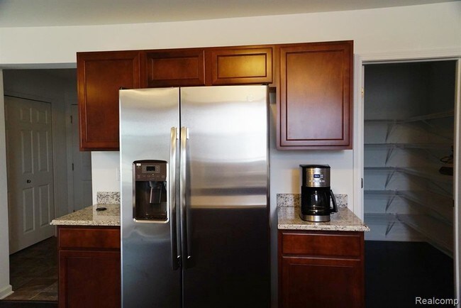 Foto del edificio - 4287 Cloverlane Dr