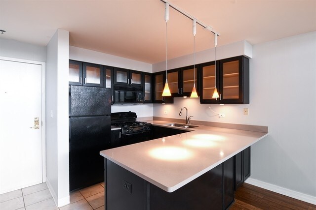 Foto del edificio - 925 Green Bay Rd