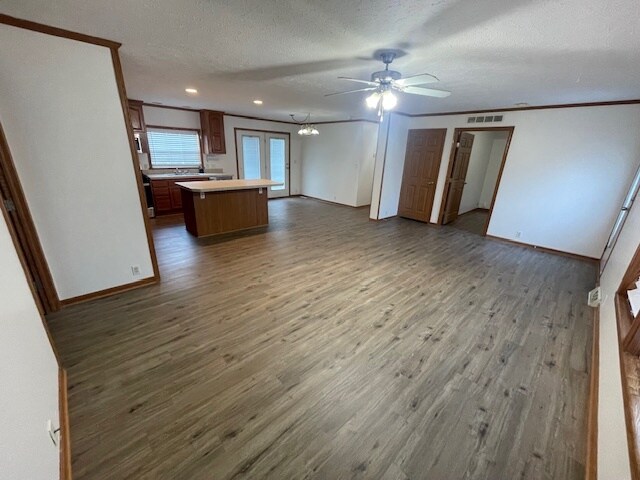 Foto del edificio - 7239 Lake Rd