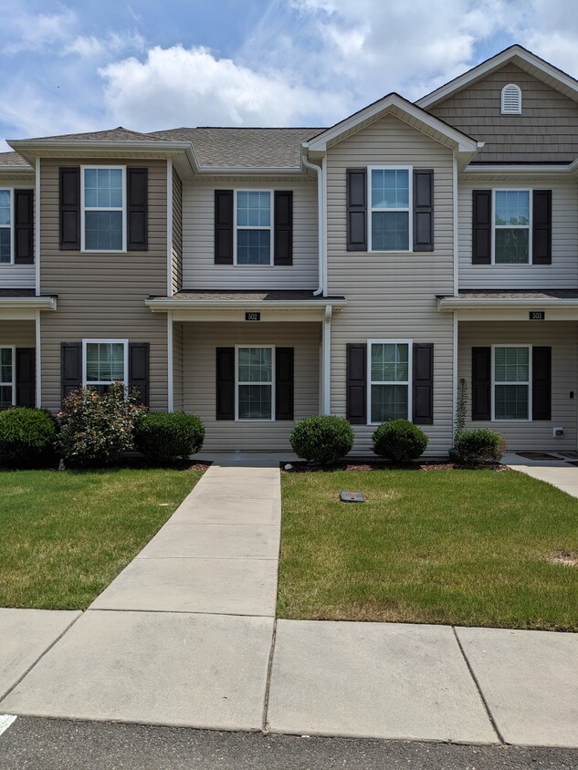 Primary Photo - 2 Bedroom Townhome in Applewood, Creedmoor...