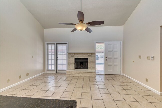 Building Photo - Wonderful 3 bedroom close minutes to ASU!!...