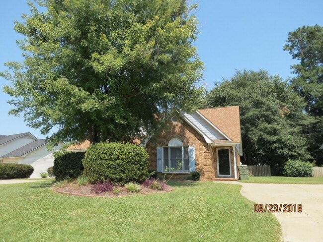 Foto del edificio - Tudor Place Subdivision- 2 bed/2 bath Duplex.