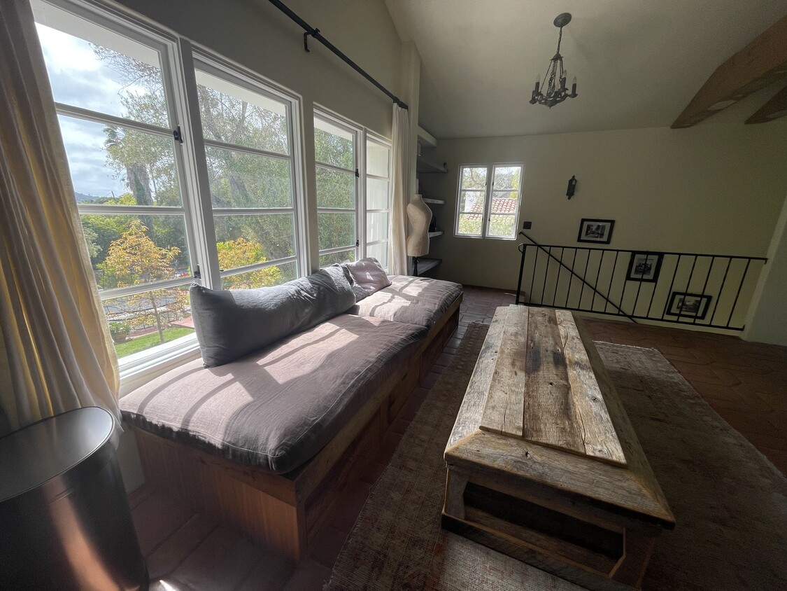 Primary Photo - 232 E Los Olivos St
