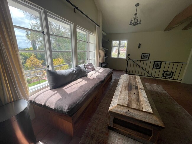 Building Photo - 232 E Los Olivos St