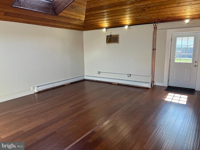 Foto del edificio - 1038 E Main St