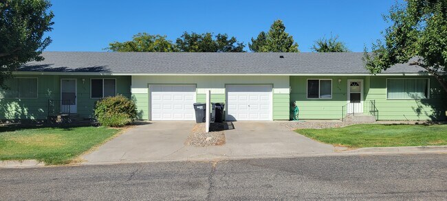 Building Photo - 910 Concord Way