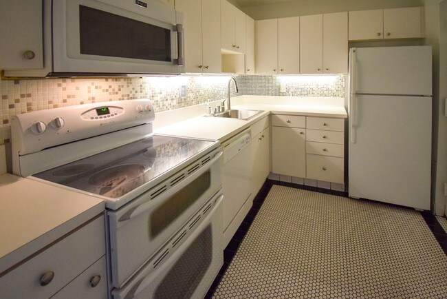Building Photo - 7480 Miami Lakes Dr