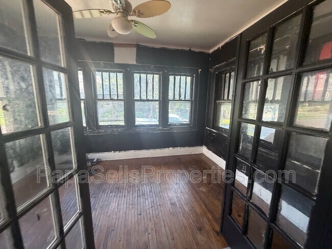 Foto del edificio - 107 E Archer Ave