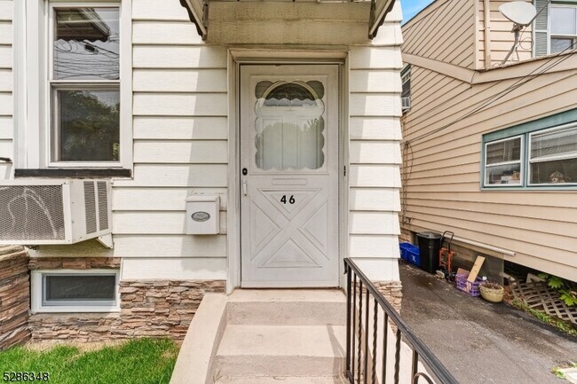 Building Photo - 46 Glendale St
