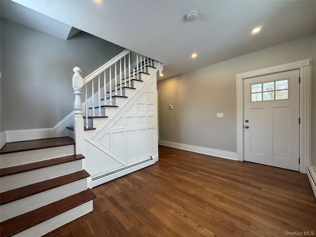 Building Photo - 547 King St