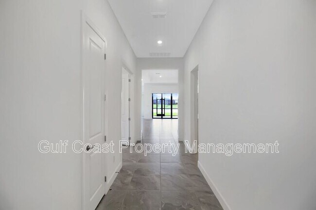 Foto del edificio - 17212 Luminous Ave