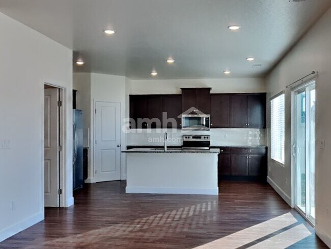 Foto del edificio - 5043 W Milliron Dr