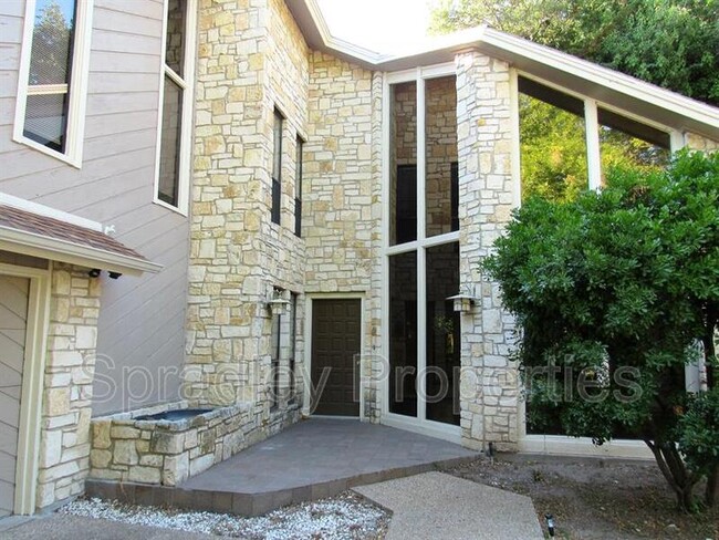 Building Photo - 2510 Canyon Cliff Dr