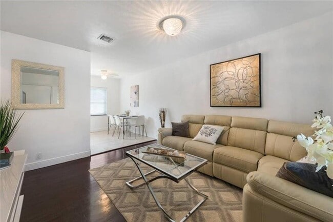 Building Photo - 801 NE 19th Ave