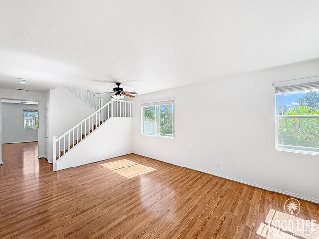 Building Photo - Stylish 4B/3BA Home with Upgraded Kitchen ...