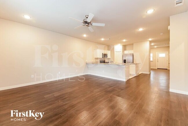 Building Photo - 621 Ava Trl