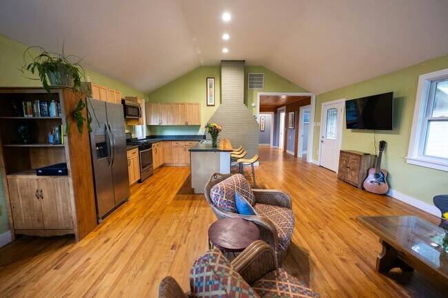 Foto del edificio - 809 Montreat Rd