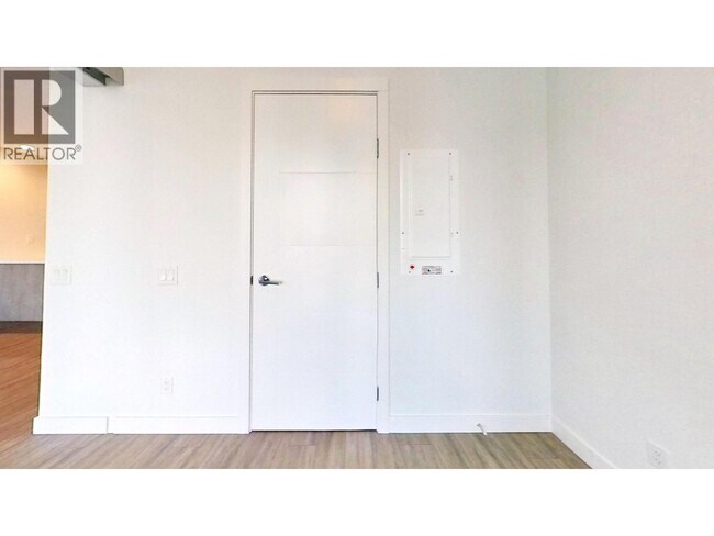 Building Photo - 6398 Silver Ave