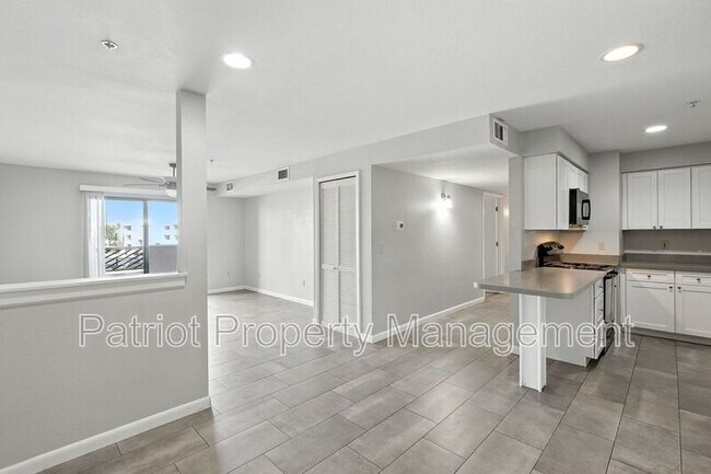 Foto del edificio - 1005 E 8th St