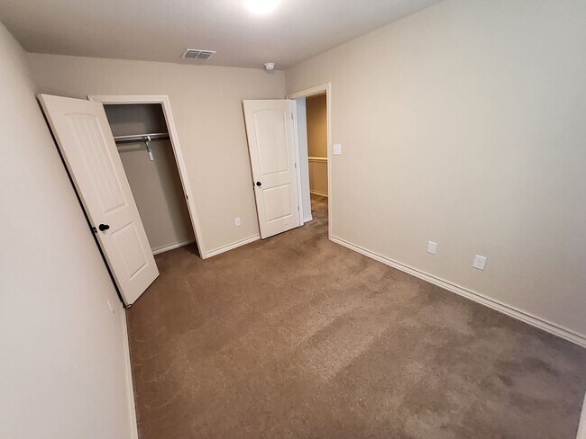 Foto del edificio - 7010 Micayla Cove #103, San Antonio, TX. 7...