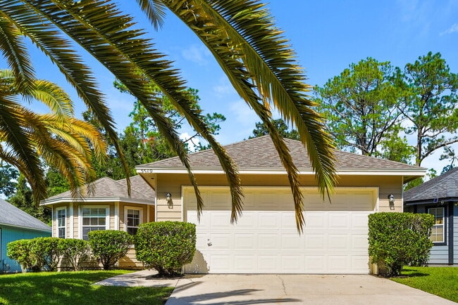 5549 Oak Crossing Dr