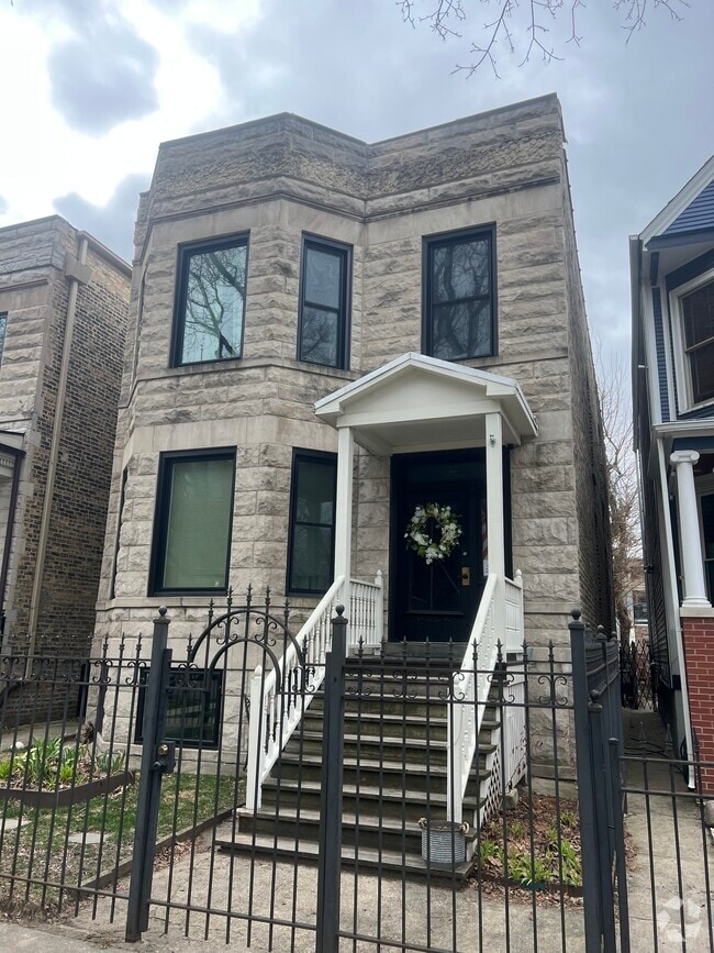 North Center Apartments for Rent with High Ceilings Chicago, IL 31